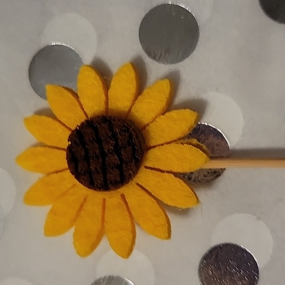 Sunflower cupcake toppers - Picture 2 of 3